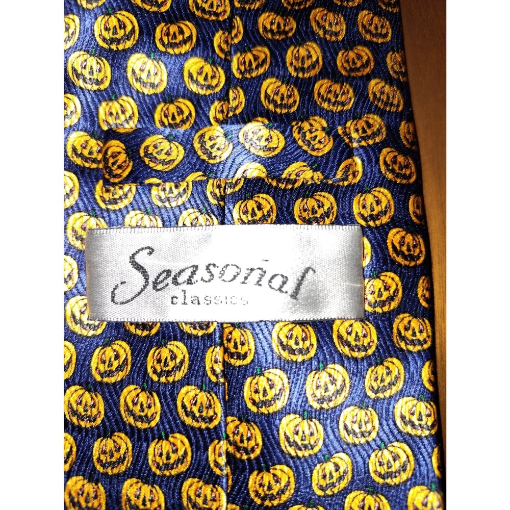 Seasonal Classics Mens Silk Tie Navy Blue Halloween Jack-O-Lantern Pumpkin Print - Picture 2 of 3